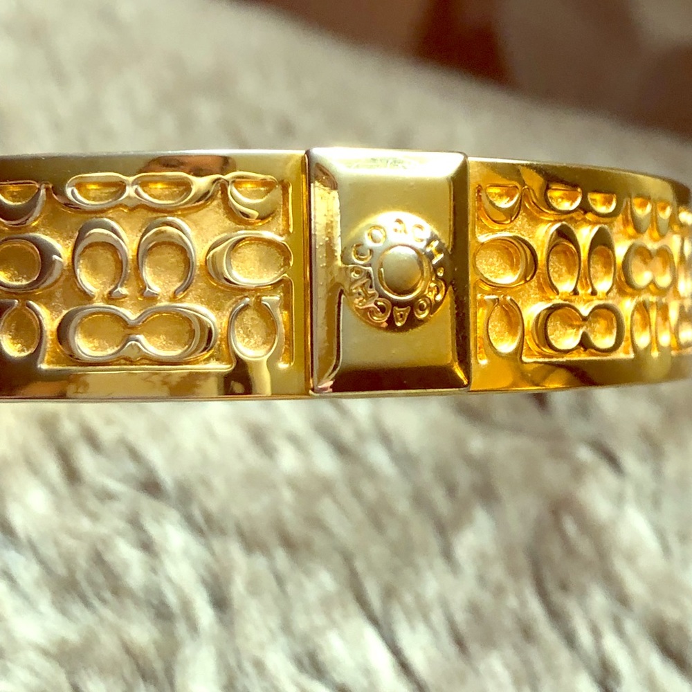 Coach CC signature gold bangle 🎀